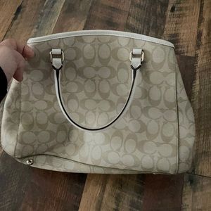 Coach large purse only been used once wasn’t the right size for me